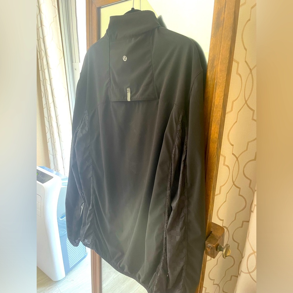 Lululemon lightweight windbreaker